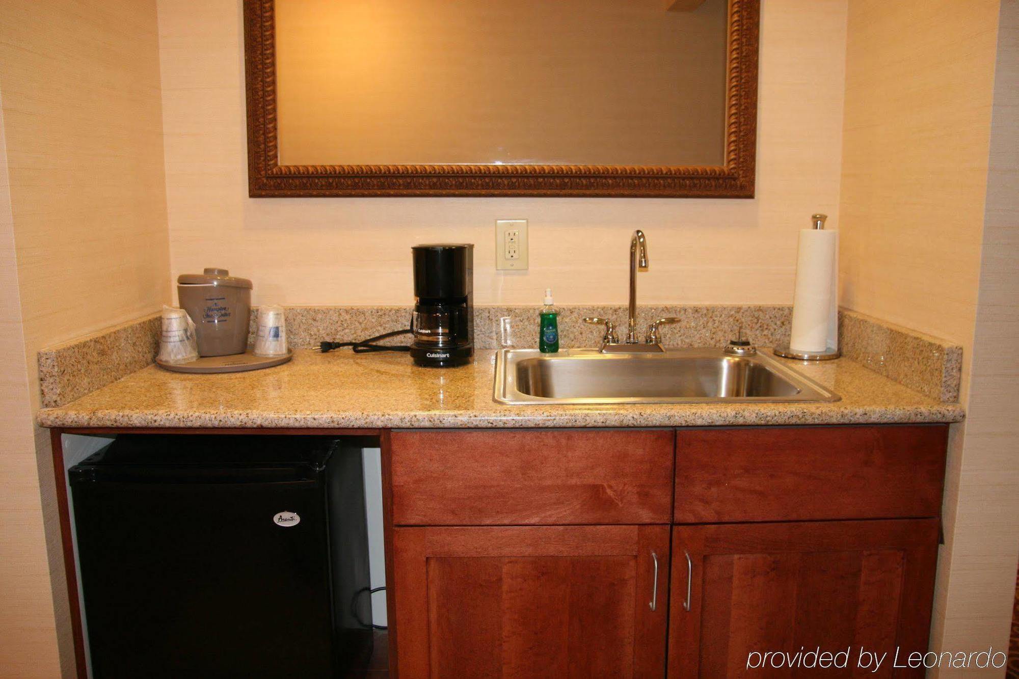 Hampton & Hotel 3*